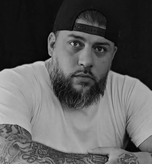 Rob Flores, master barber